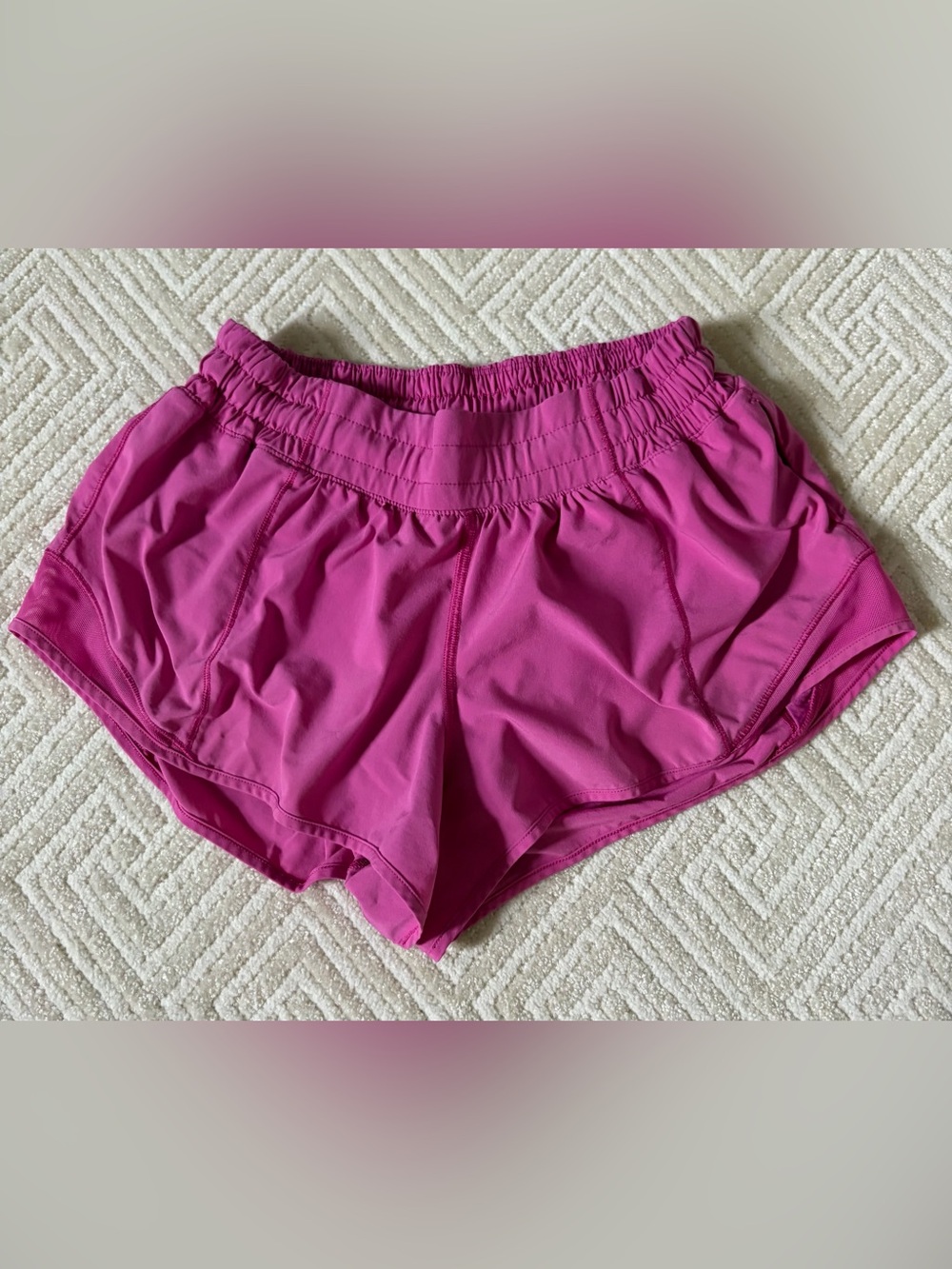 Lululemon Women’s Hotty Hot 2.5 inch Athletic Shorts — Fuchsia Pink
